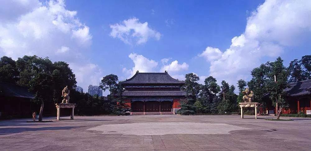 探訪成都武侯祠，孔明功過我評說！